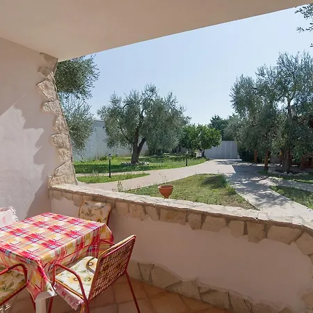 Ξενοδοχείο με διαμερίσματα Borghetto Tio Pepe 3*